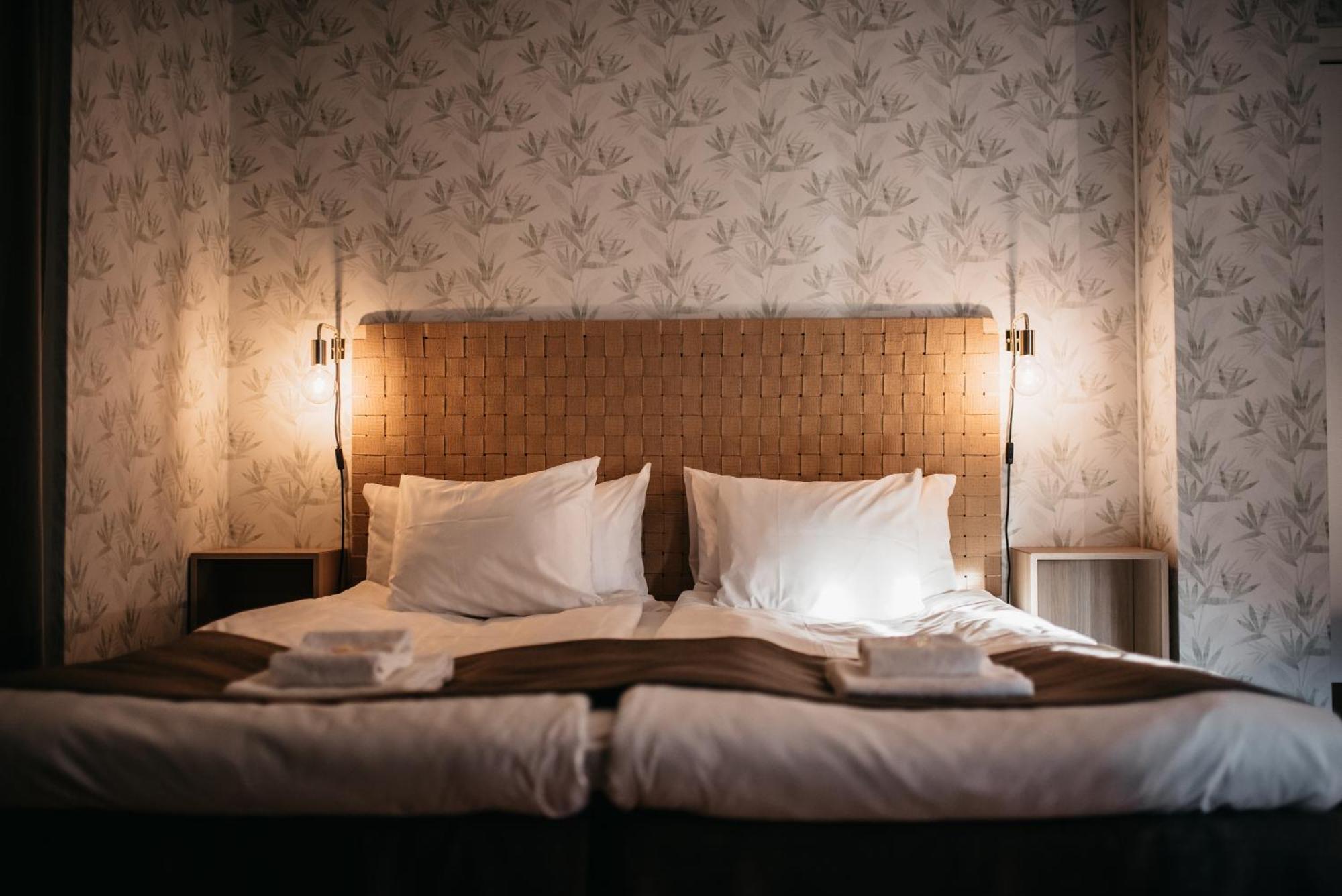 Hotell & Bistro Roedesund คาร์ลสบอร์ก ภายนอก รูปภาพ
