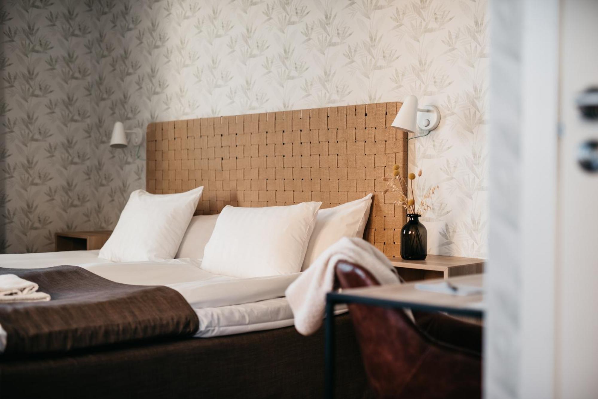 Hotell & Bistro Roedesund คาร์ลสบอร์ก ภายนอก รูปภาพ