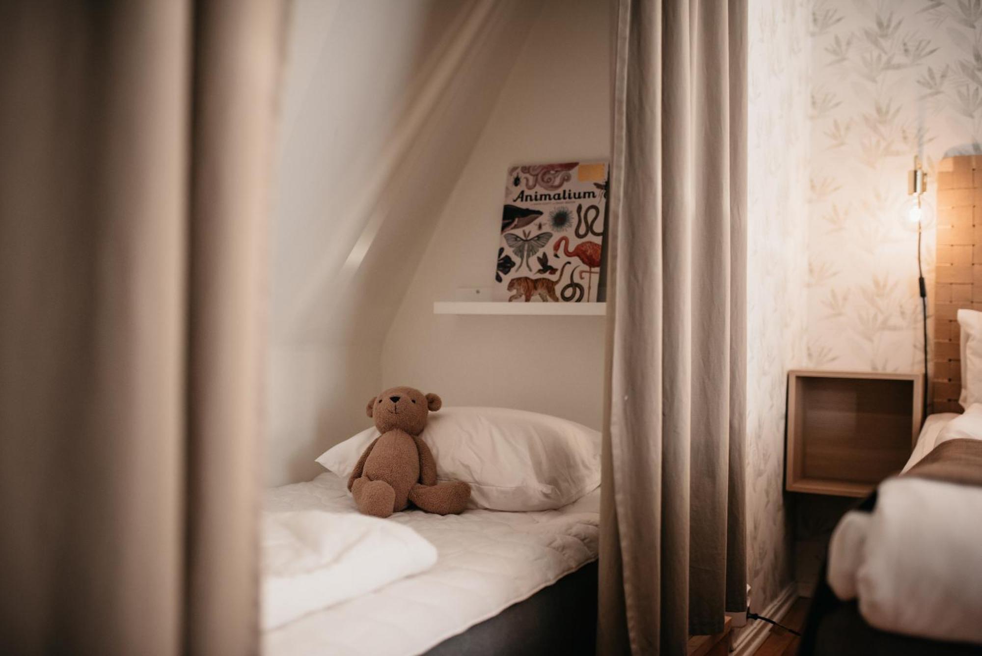 Hotell & Bistro Roedesund คาร์ลสบอร์ก ภายนอก รูปภาพ